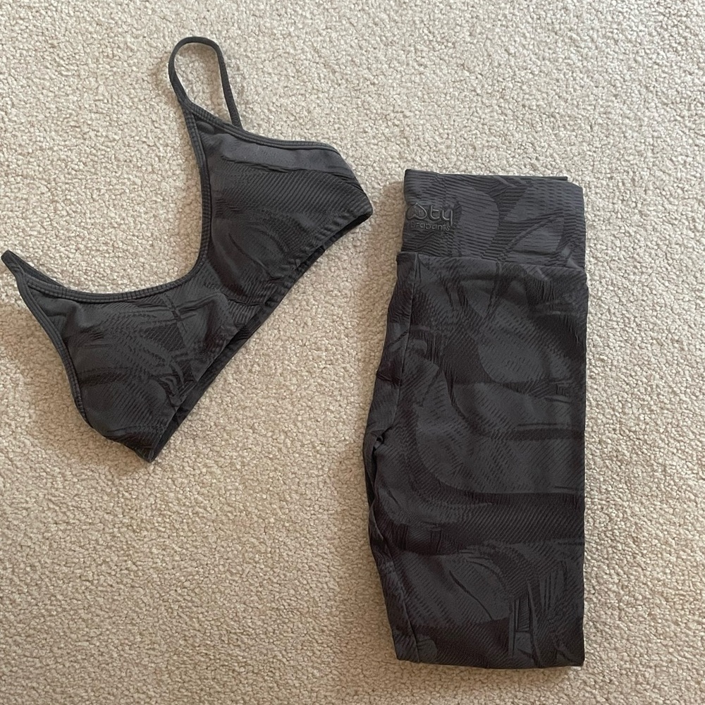 Booty by Brabants Leggings Wear Everywhere Gray + Bralette Top